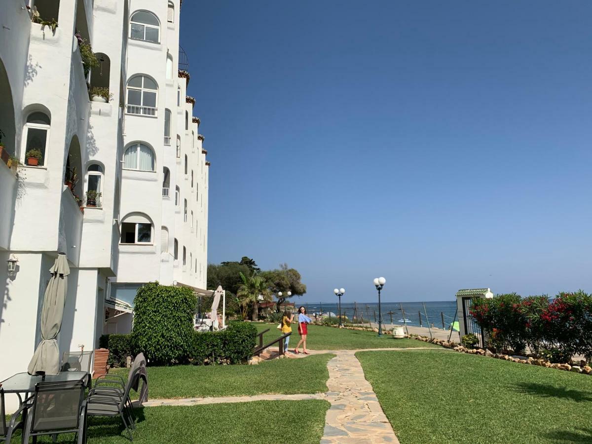 Apartament Aguamarina On The Beach Front Apartment Mijas Costa Exterior photo