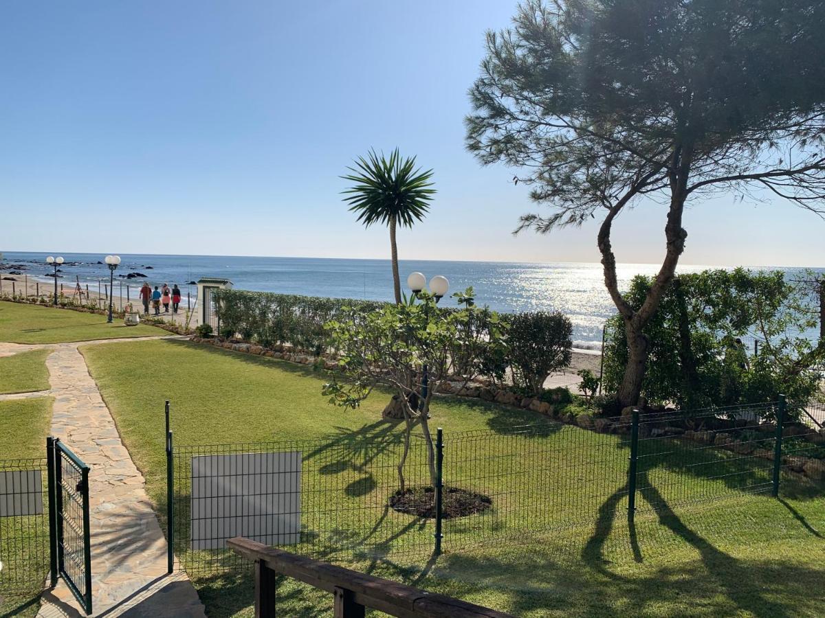 Apartament Aguamarina On The Beach Front Apartment Mijas Costa Exterior photo